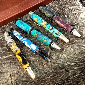 Hand made pens.These are acrylicconstruction.They use parker refills SELECT ONE.